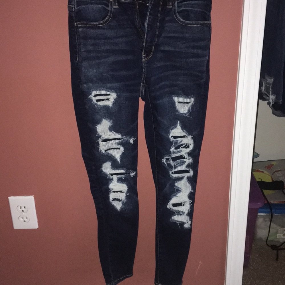 American Eagle Distressed Jeans 💙💙